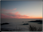 foto Colline nella nebbia al Tramonto